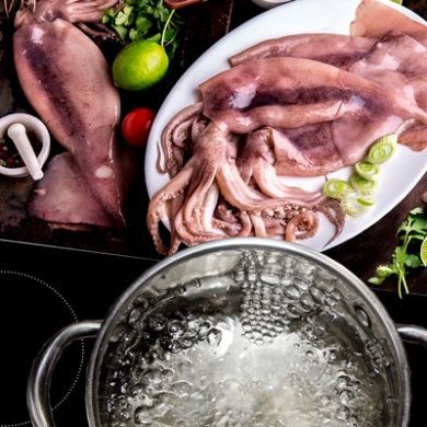 Как варить кальмары правильно? Сколько минут готовится замороженный морепродукт?