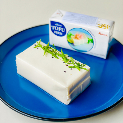 Тофу - удивительный низкокалорийный легко перевариваемый продукт, с высоким содержанием белка