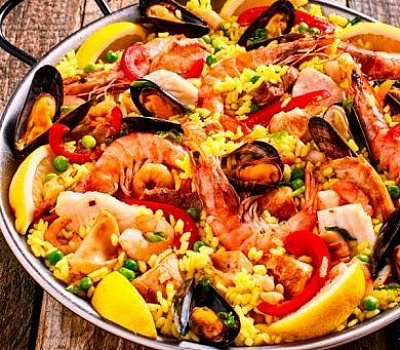 Паэлья с морепродуктами: классическое испанское блюдо